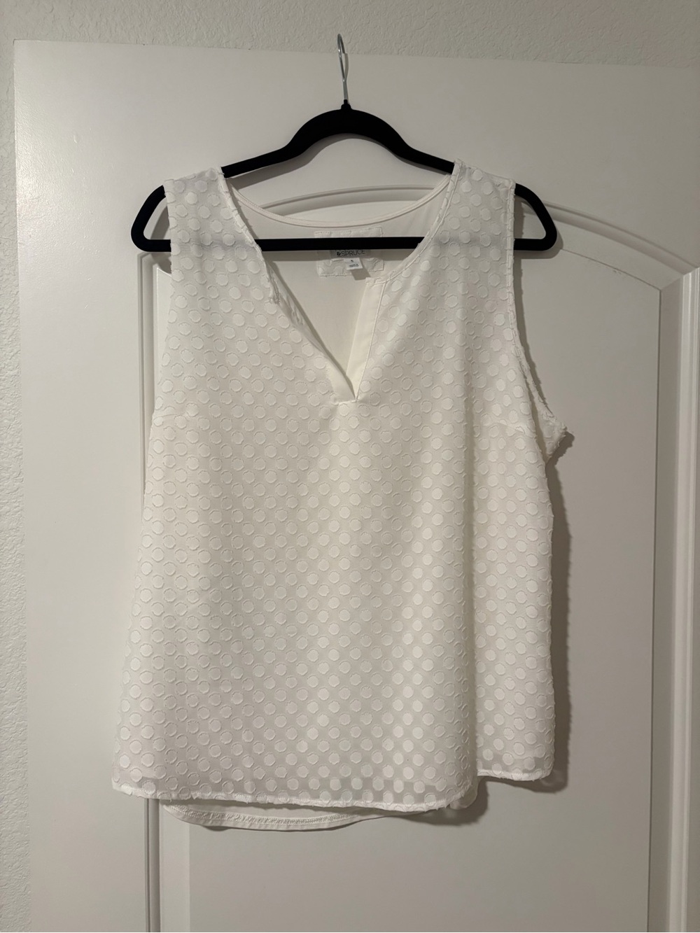 Market & Spruce White Sleeveless V-Neck Dot Textured Blouse